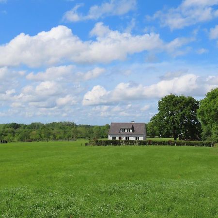 La Maison Aux Pignons Verts La Chapelle-Saint-Aubert Eksteriør billede